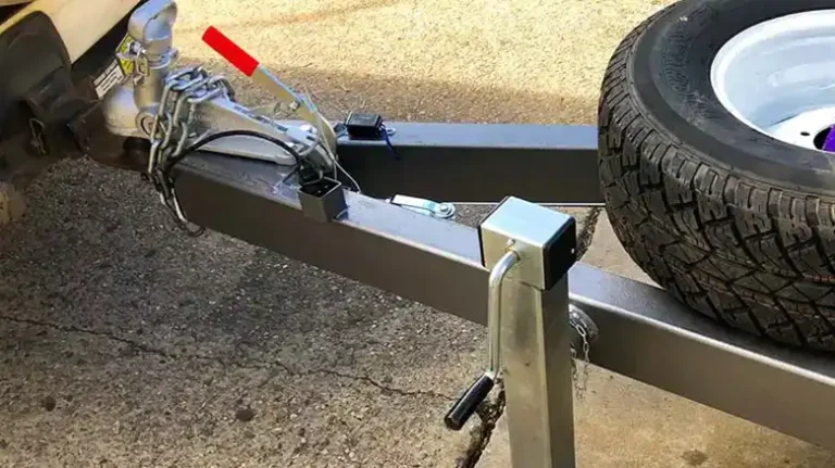 How to Hook up a Trailer to a Truck